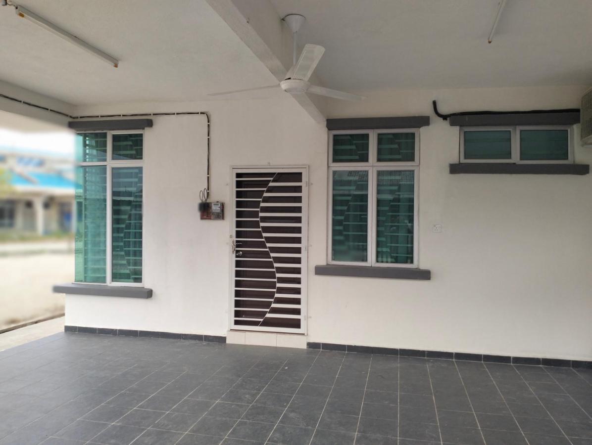 D'Sara Homestay Fully Furnished 3 Bedrooms All Aircond 2 Miles Centre Chukai Luaran gambar
