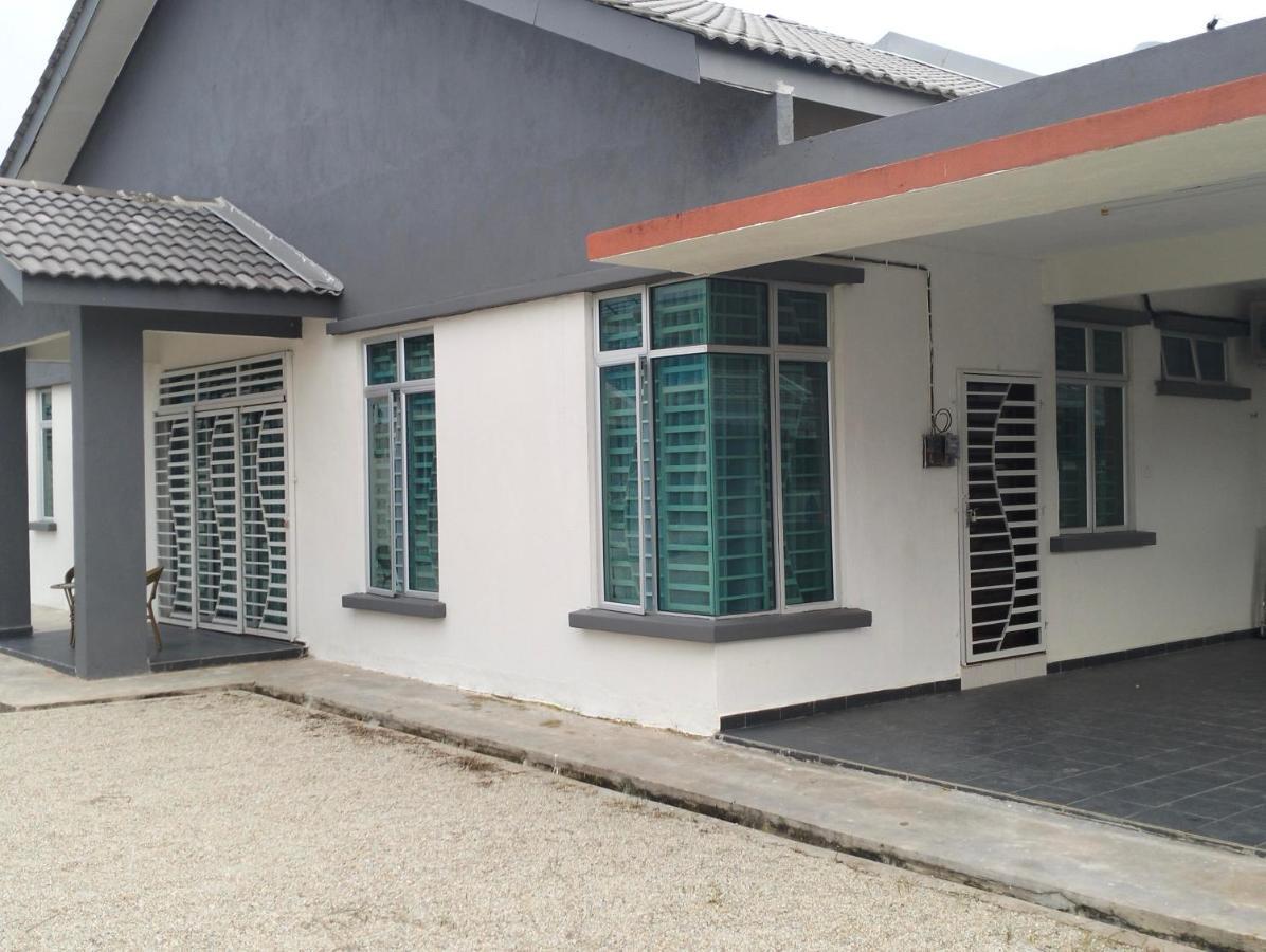 D'Sara Homestay Fully Furnished 3 Bedrooms All Aircond 2 Miles Centre Chukai Luaran gambar
