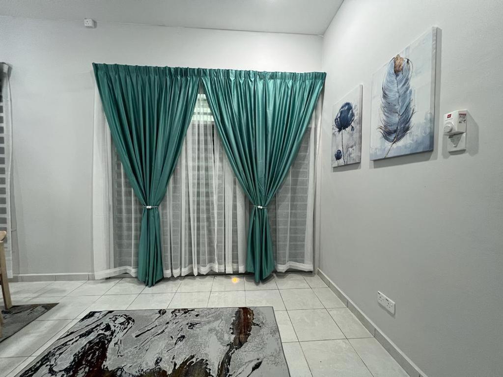 D'Sara Homestay Fully Furnished 3 Bedrooms All Aircond 2 Miles Centre Chukai Luaran gambar