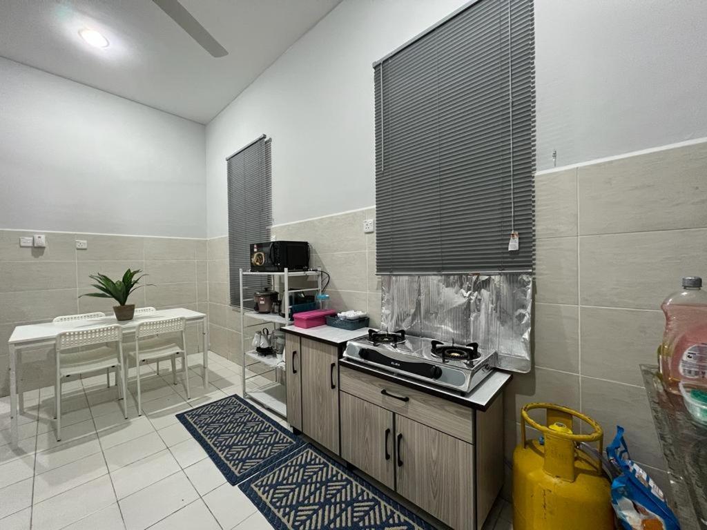 D'Sara Homestay Fully Furnished 3 Bedrooms All Aircond 2 Miles Centre Chukai Luaran gambar