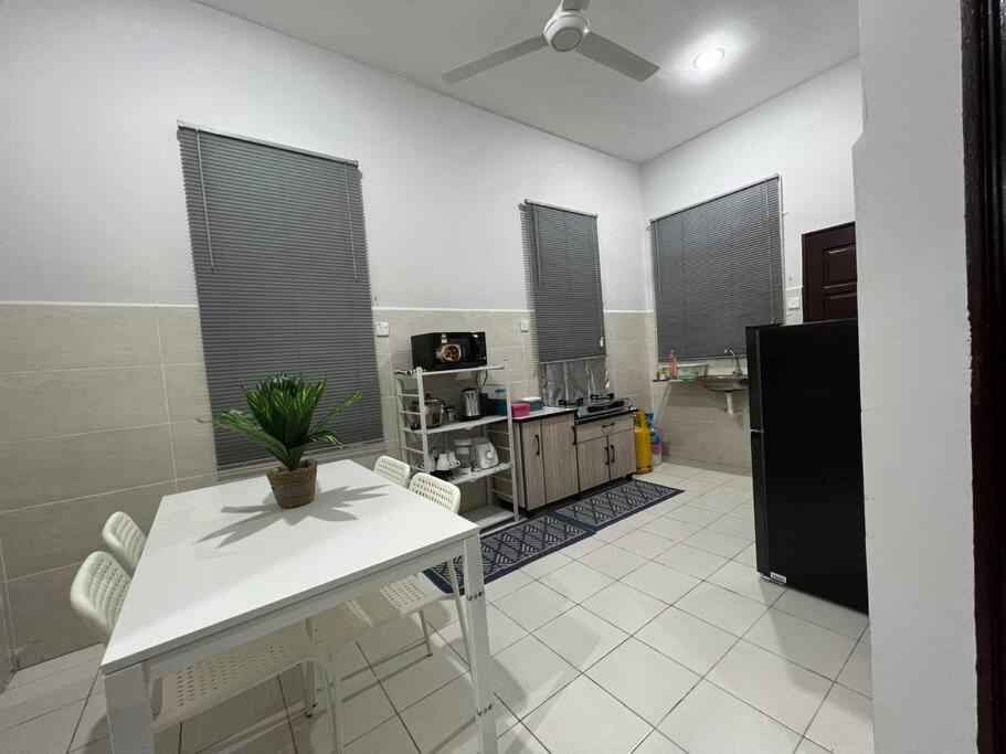 D'Sara Homestay Fully Furnished 3 Bedrooms All Aircond 2 Miles Centre Chukai Luaran gambar