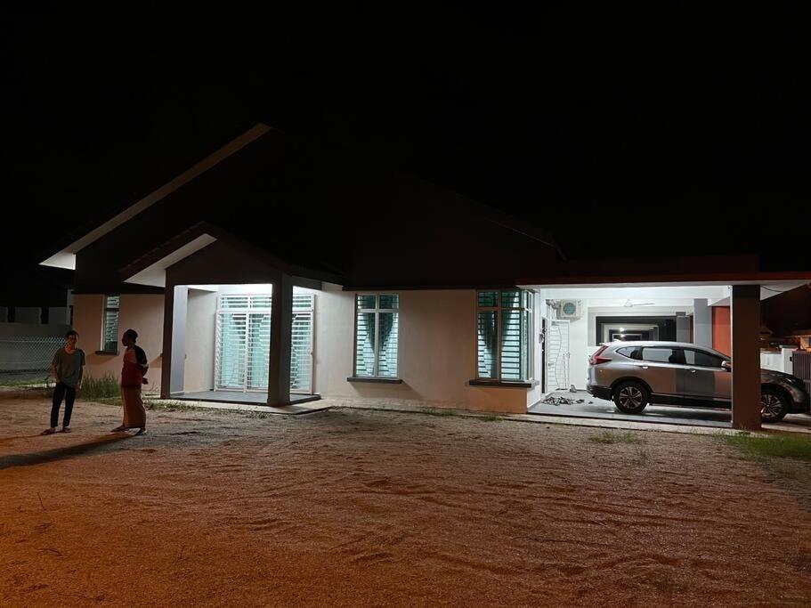 D'Sara Homestay Fully Furnished 3 Bedrooms All Aircond 2 Miles Centre Chukai Luaran gambar