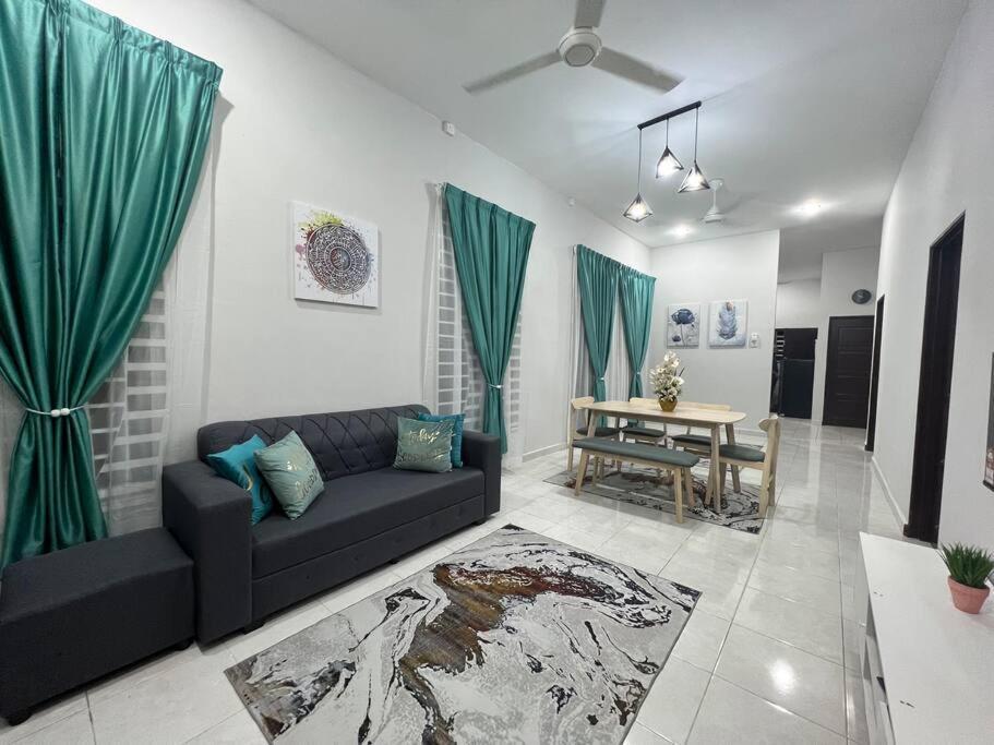 D'Sara Homestay Fully Furnished 3 Bedrooms All Aircond 2 Miles Centre Chukai Luaran gambar