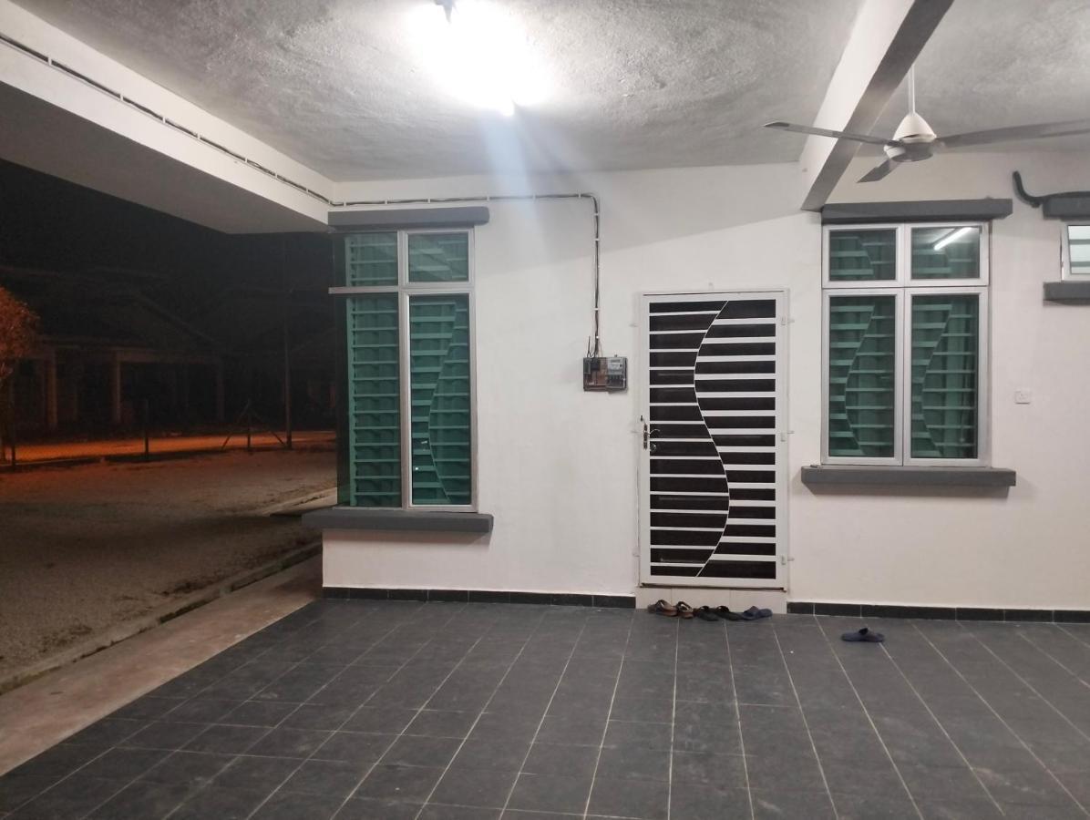D'Sara Homestay Fully Furnished 3 Bedrooms All Aircond 2 Miles Centre Chukai Luaran gambar