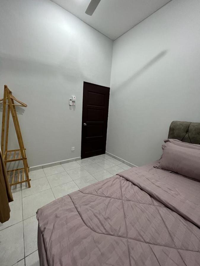D'Sara Homestay Fully Furnished 3 Bedrooms All Aircond 2 Miles Centre Chukai Luaran gambar