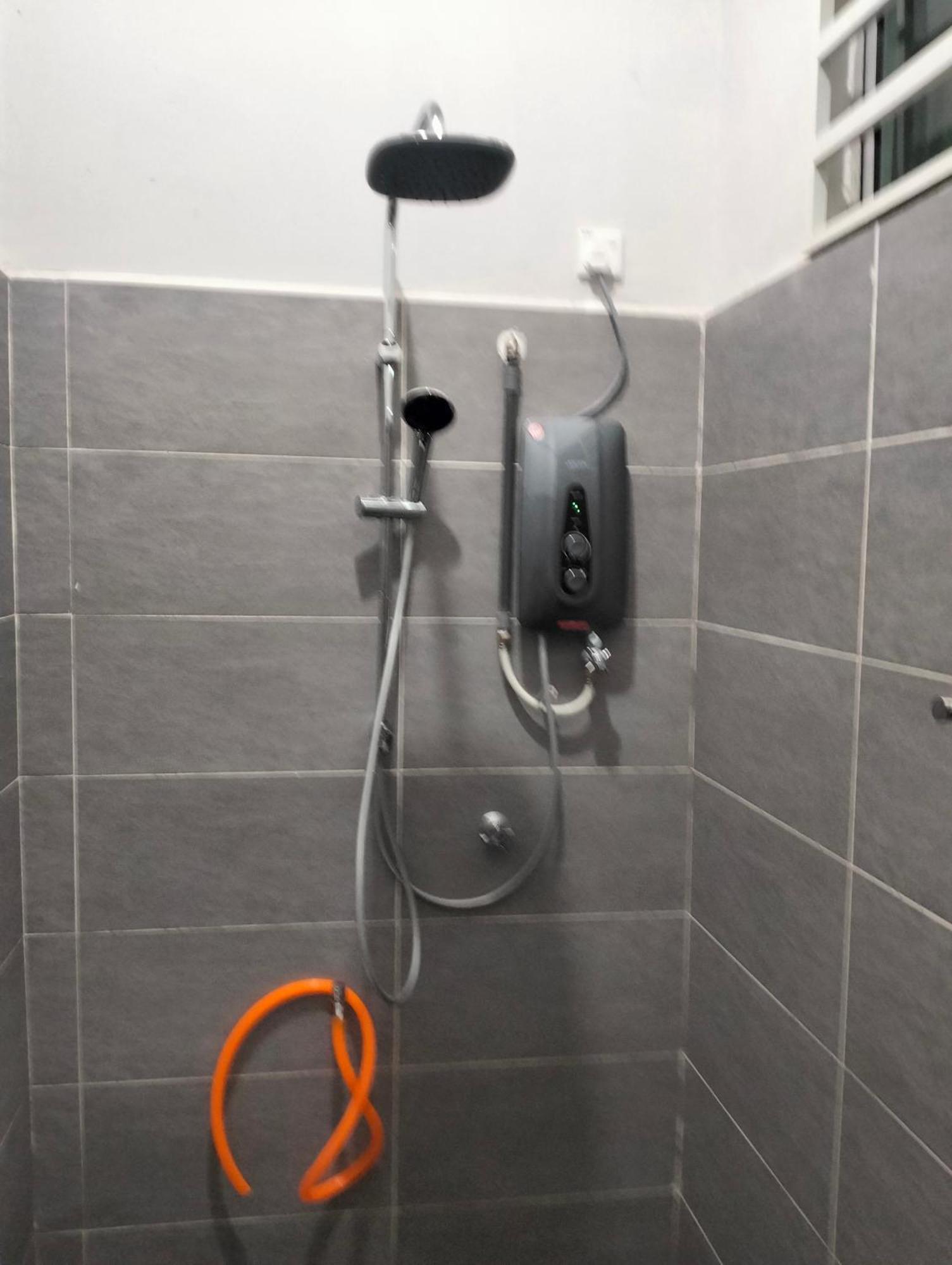 D'Sara Homestay Fully Furnished 3 Bedrooms All Aircond 2 Miles Centre Chukai Luaran gambar